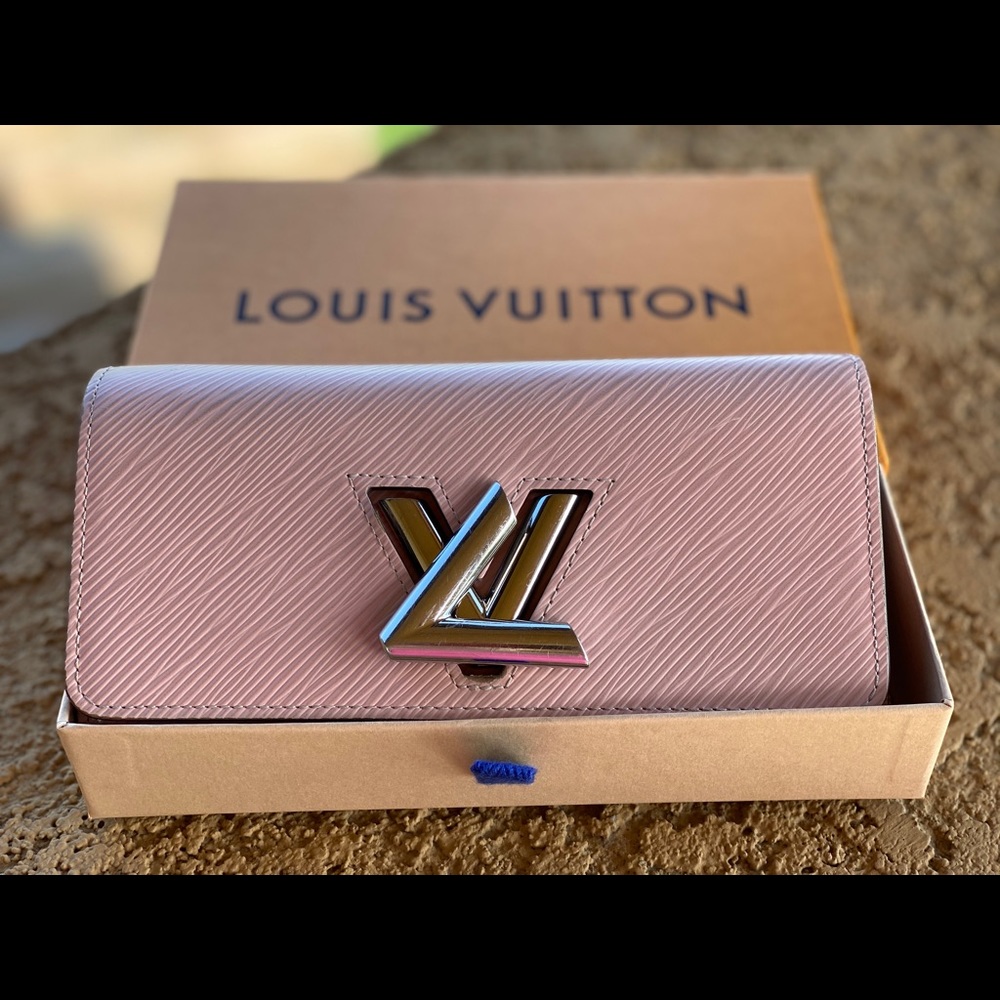 ‼️SOLD‼️ LV Epi Twist Rose Ballerine Wallet